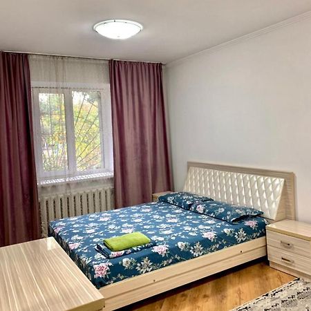 Apartment On Toktogula Bishkek Bagian luar foto