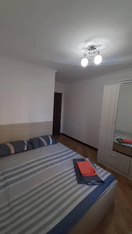Apartment On Toktogula Bishkek Bagian luar foto
