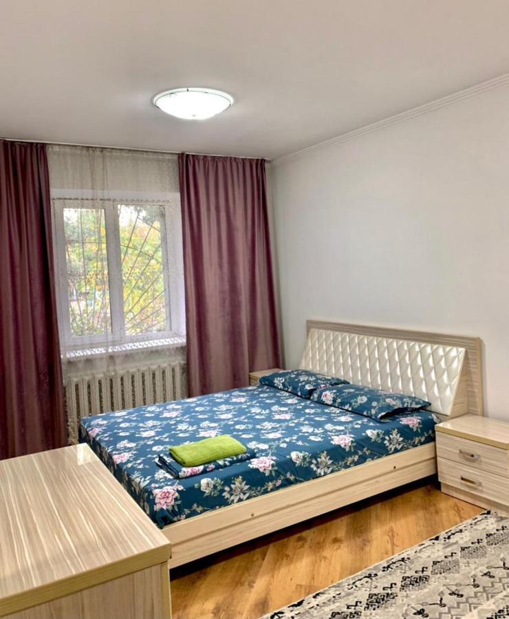 Apartment On Toktogula Bishkek Bagian luar foto